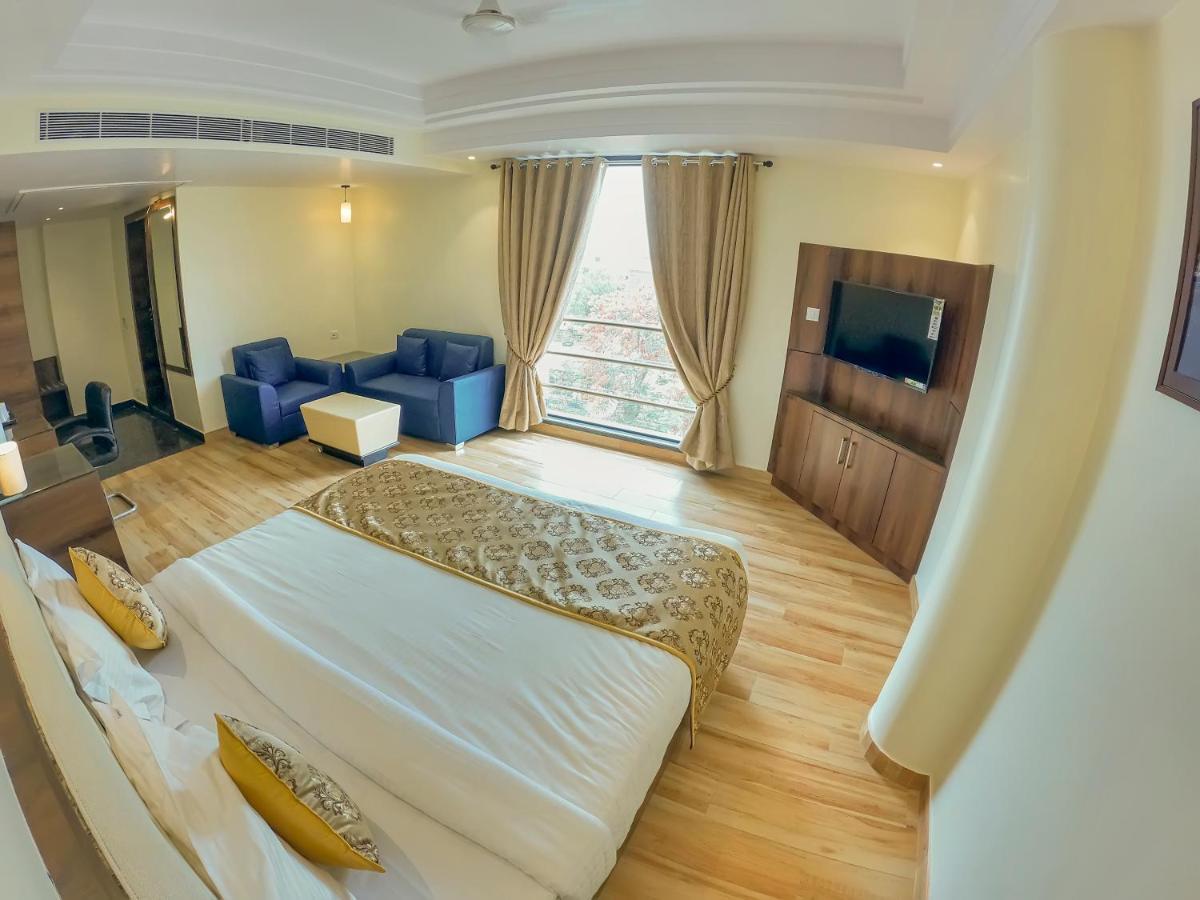 Hotel Hira Inn-10Mins From Railway Station & Bus Station Αλλαχαμπάντ Εξωτερικό φωτογραφία