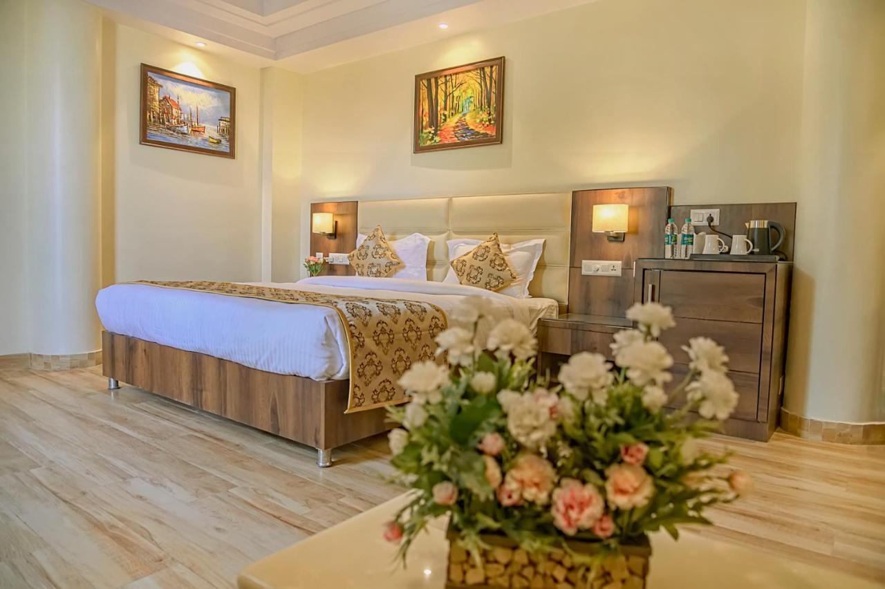 Hotel Hira Inn-10Mins From Railway Station & Bus Station Αλλαχαμπάντ Εξωτερικό φωτογραφία