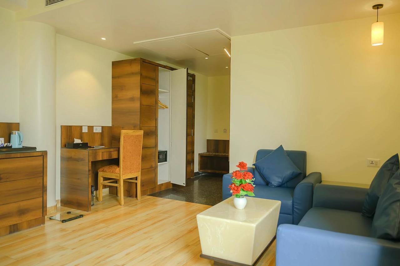 Hotel Hira Inn-10Mins From Railway Station & Bus Station Αλλαχαμπάντ Εξωτερικό φωτογραφία