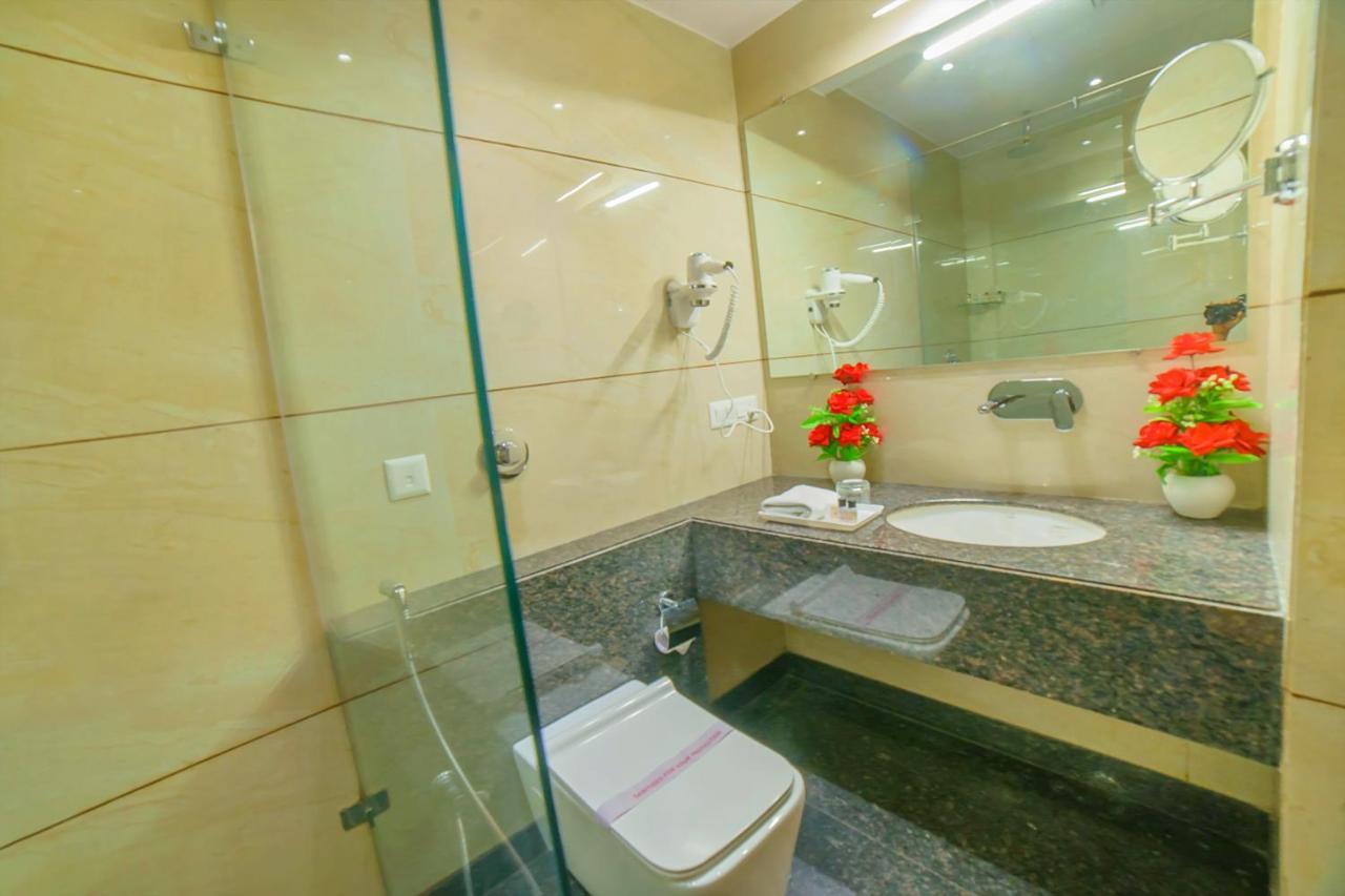 Hotel Hira Inn-10Mins From Railway Station & Bus Station Αλλαχαμπάντ Εξωτερικό φωτογραφία